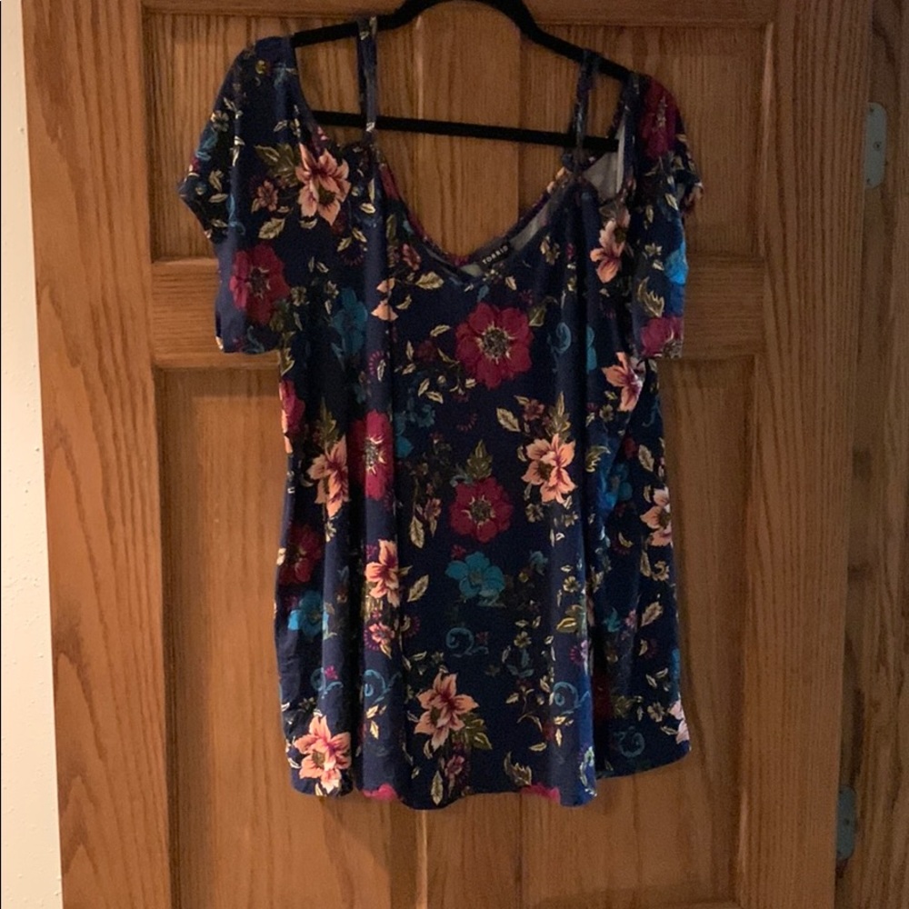 Flowery cold shoulder shirt